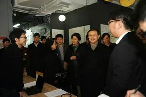 创业初期为开发招聘平台与时任邢台市市委书记张古江在一起